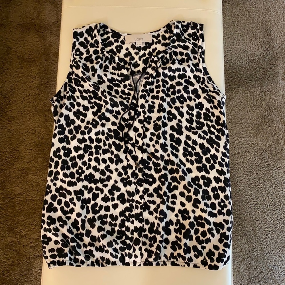 Black and white dress top (no sleeves)